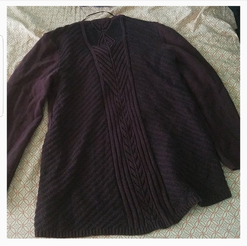 Maroon knitted sweater